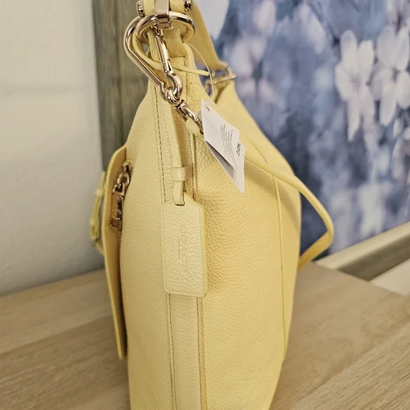 ✨COACH Scout Hobo Shoulder Bag (Like New)(Soft Yellow) - Picture 6 of 16